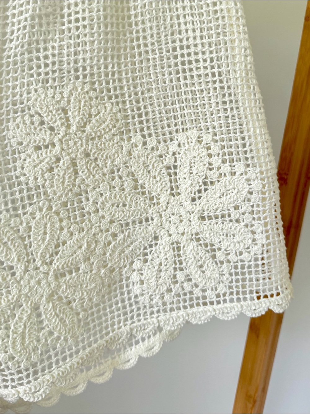 NWT H&M Crochet Floral Scalloped Swim Cover Up Shorts in Cream - M - Picture 5 of 7